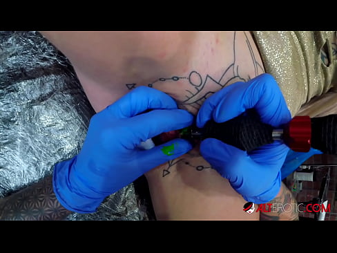 ❤️ tattooed ທີ່ສຸດ Hottie Sully Savage ໄດ້ຮັບ tattoo ສຸດ clitoris ຂອງນາງ ❤❌ ຮູບໂປ້ງາມ ຢູ່ທີ່ພວກເຮົາ lo.banglablog.top%
